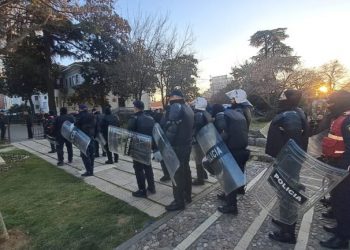Protesta e opozitës, policia ‘blindon’ Kuvendin