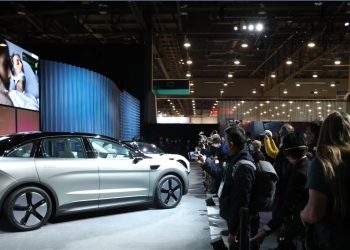 Shfaqen makinat elektrike në një panair në Çikago