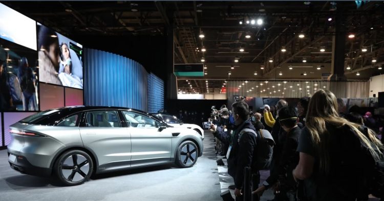 Shfaqen makinat elektrike në një panair në Çikago