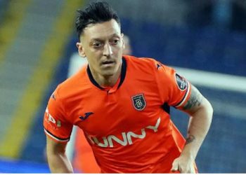 Mesut Ozil mendon të  varë këpucët në gozhdë