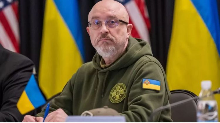 Ministri ukrainas: Rusia po planifikon ofensivën më 24 shkurt