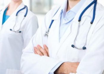 Kosova parandalon largimin mjekëve, paga deri 1800 euro