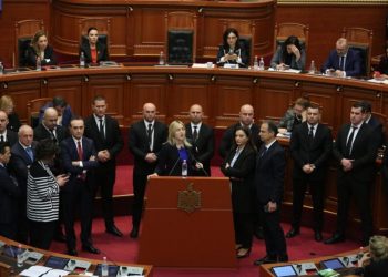 Opozita e kërkoi për debat, Rama i “çon” Spiropalin