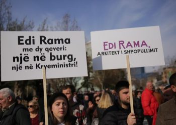 ‘Edi Rama me dy qeveri, një në burg e një në Kryeministri’