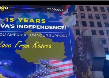 VIDEO/ Pavarësia, Adem Jashari dhe UÇK mbulon Times Square