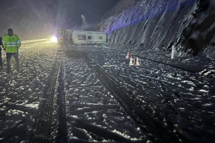 Përmbyset autobusi me targa shqiptare në Kroaci, ka edhe viktima