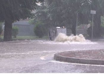 VIDEO/ Freskut i “plasin ujërat” në mes të ditës