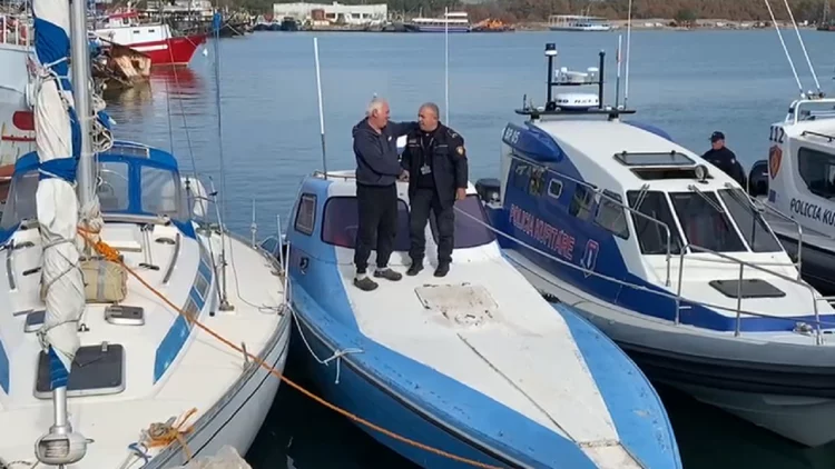 Peshkatari rrëfen tmerrin: Qëndruam sipër anijes së përmbysur