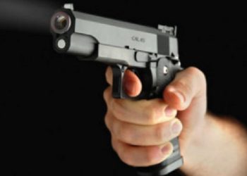 Terrorizoi bashkëmoshatarët me pistoletë lodër,në hetim 14-vjeçari