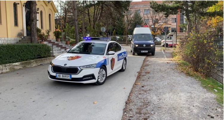 FOTOT/  U vra nga i ati me çekiç, 50-vjeçari baba i 3 fëmijëve