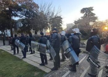 Protesta/ Mbi 1 mijë efektivë, furgonë policie dhe autobot me ujë