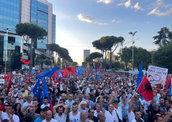 “Dorëheqja është detyrim”, Ja slogani i protestët së 11 Shkurtit