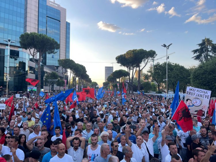 “Dorëheqja është detyrim”, Ja slogani i protestët së 11 Shkurtit