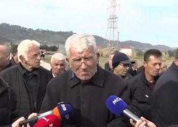 Banorët e Bërxullës në protestë: Na vrisni, por ne nuk tërhiqemi