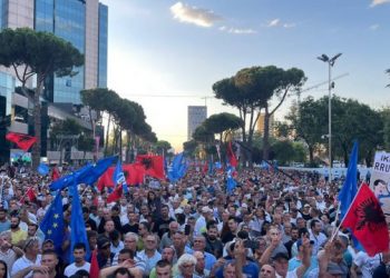 Demokratët e Gramshit: Do nisemi me makina private për në Tiranë