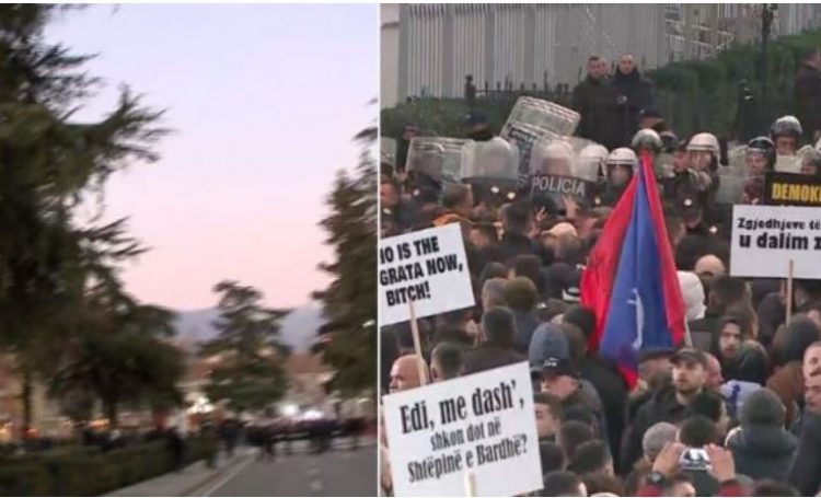 Tensione në Kuvend, protestuesit përplasen me policinë