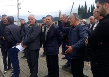 Banorët e Bërxullës protestojnë: Do mbrojmë pronën deri në fund