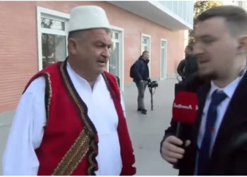 Protestuesi me veshje popullore: S’kthehem në Laç pa rrëzuar Ramën