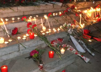 Tërmeti vdekjeprurës, shqiptarët ndezin qiri për viktimat