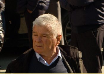 Një protestues ka deklaruar  se ai ka ardhur me familjen e tij në protestë dhe nuk do të largohet nga sheshi pa rrëzuar qeverinë.