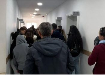 Rritja e çmimit të patentës krijon radhë dhe në Vlorë