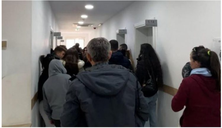 Rritja e çmimit të patentës krijon radhë dhe në Vlorë