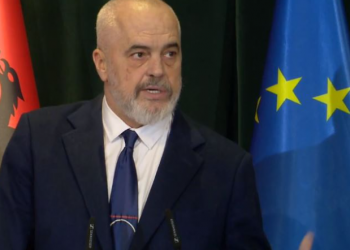 “Revolucioni demokratik”/ Reagon Rama: Flasin në gjuhë të huaj