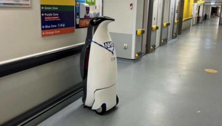 Angli, robotë në spitale për të ndihmuar infermierët