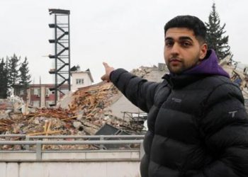 Pamje befasuese, tërmeti nuk sheshoi shkallët e pallatit