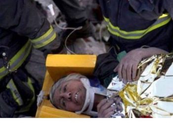 Tërmeti, 70-vjeçarja nxirret pas 122 orësh nga gërmadhat