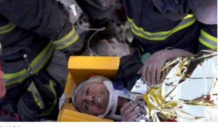 Tërmeti, 70-vjeçarja nxirret pas 122 orësh nga gërmadhat