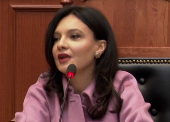 Spiropali provokon opozitën: Një minutë heshtje për Spahon…