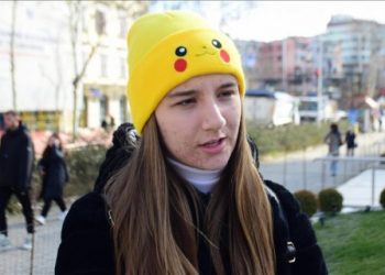 Studentja shqiptare,dhuron bursën për të prekurit nga tërmeti