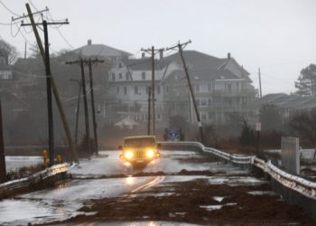 Stuhi ere godasin SHBA, dhjetëra ndërtesa të shkatërruara