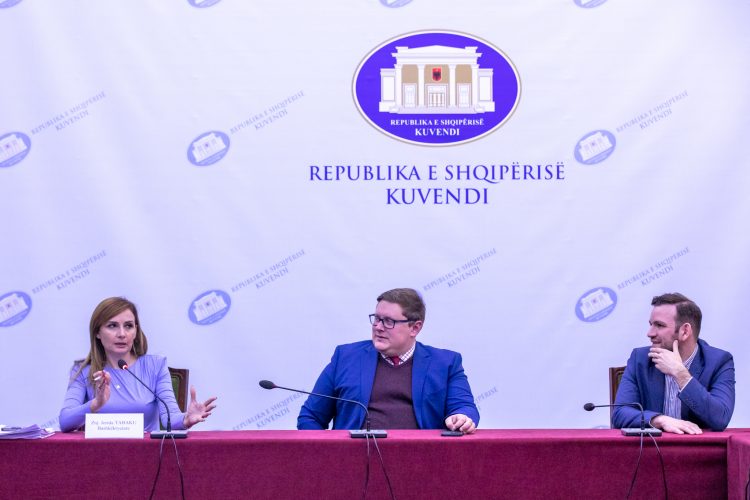 Tabaku: Të ndryshojmë vendin e zbrazur prej korrupsionit