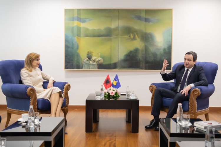 Tabaku takon Kurtin: Të mësojmë nga njëri-tjetri