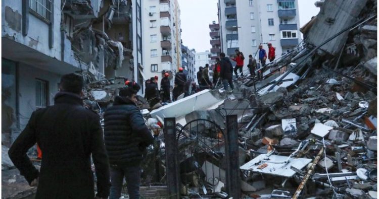 Bilanc lufte, mbi 2 300 të vdekur nga tërmeti shkatërrimtar