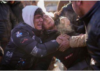 Numri i të vdekurve nga tërmeti kalon 20 mijë, shpresat për…