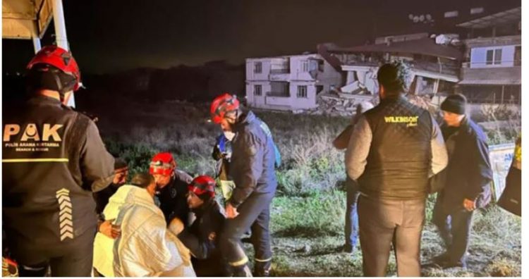 Tërmeti/ Dy ndërtesa të shembura në Turqi, rifillojnë kërkimet