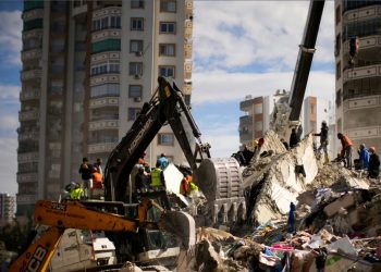 Mbi 7200 të vdekur nga tërmetet që goditën Turqinë dhe Sirinë