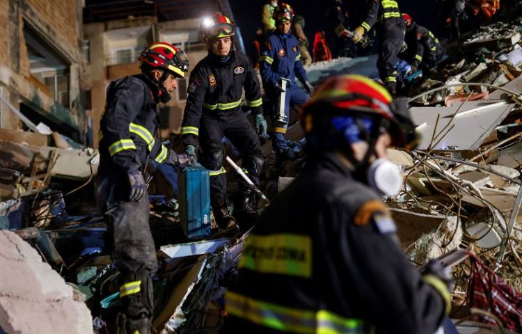 Mbi 34 mijë të vdekur nga tërmeti tragjik