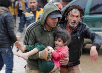 VIDEO/ Gra me fëmijë që bërtasin, pamje lemeritëse nga tërmeti