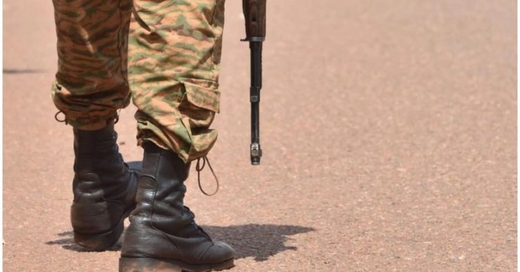 Vriten 51 ushtarë në një sulm terrorist