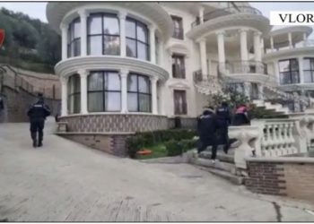 Detajet, Zahaj çoi policinë në vilën e kunatit në Vlorë