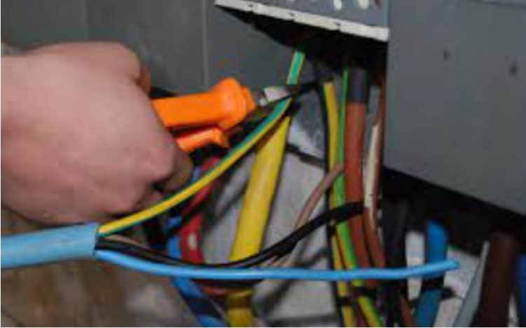 Arrestohet për lidhje të paligjshme të energjisë 59 vjeçari