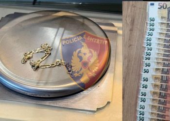 Vodhi një laptop në një banesë, arrestohet 50-vjeçari