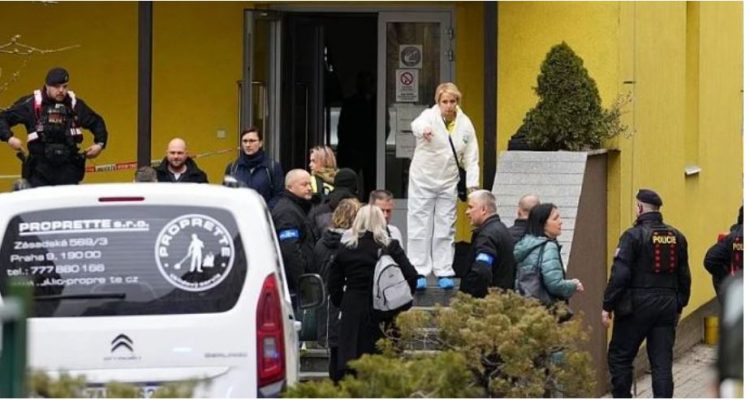 Pragë/ Vrau mësuesin se e ngeli, dënohet 19-vjeçari