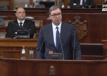 Vuçiç iu drejtohet serbëve: Na presin vendime të vështira