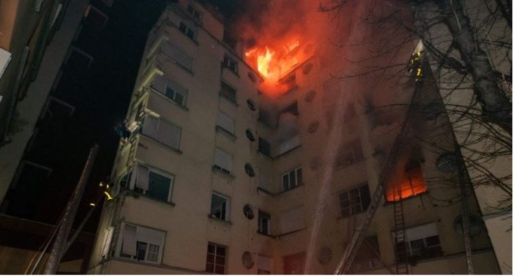 Francë/ Digjet apartamenti, humb jetën nëna me 7 fëmijët