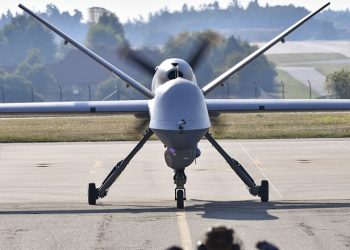 Avioni luftarak rus përplaset me avionë amerikanë pa pilot